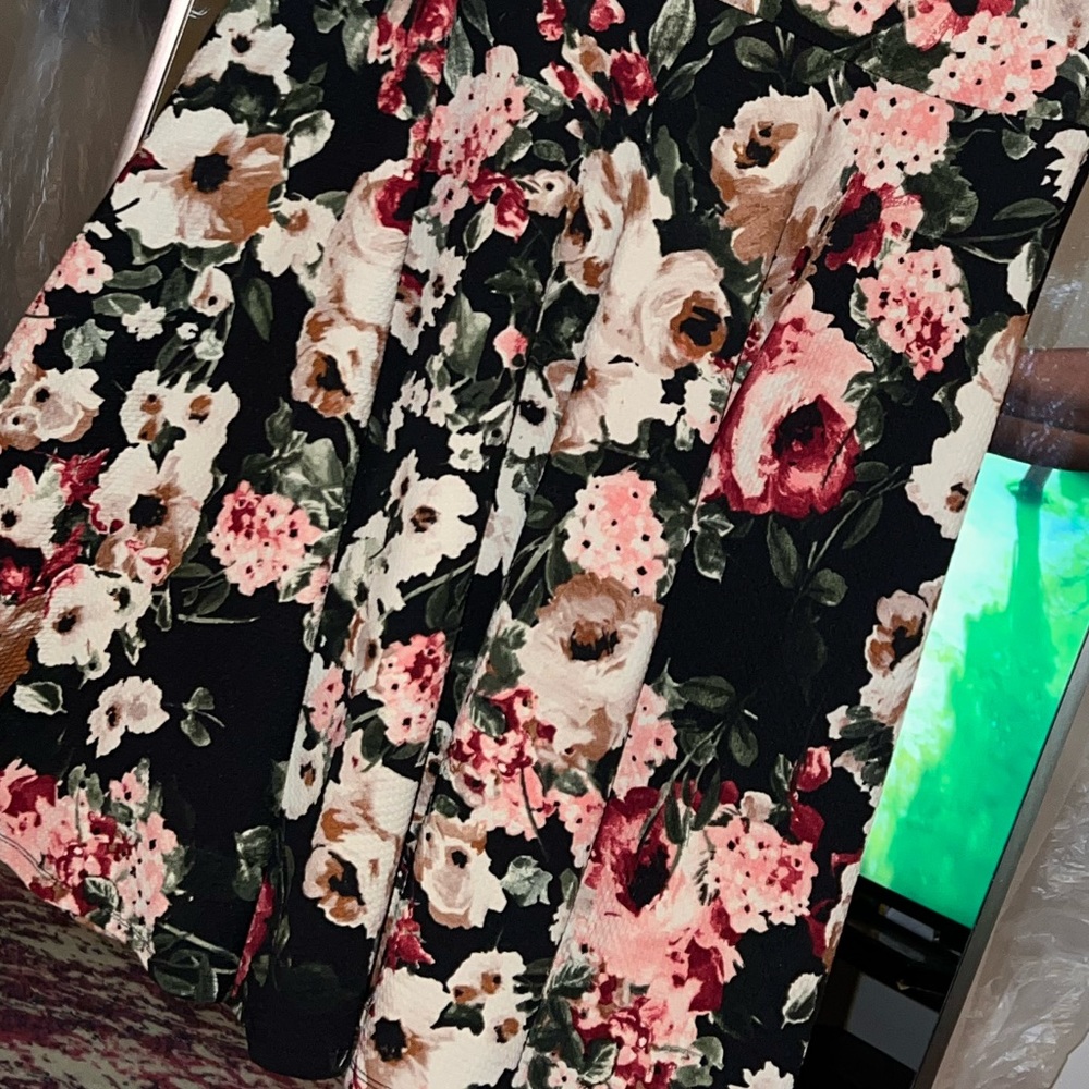 Dress - Picture 4 of 7